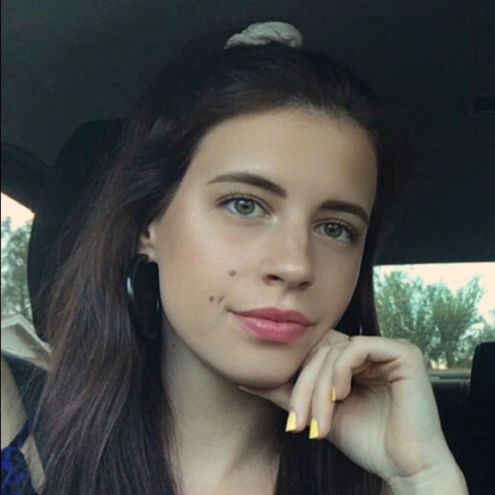 Meet your Posher, Ana
